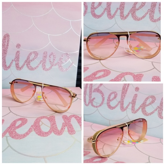 Accessories - Polished metal frames and mirrored teardrop lenses